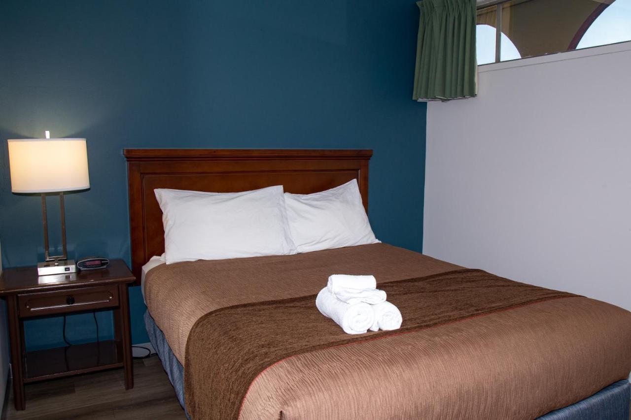 Spanish Villa Resort Penticton Buitenkant foto