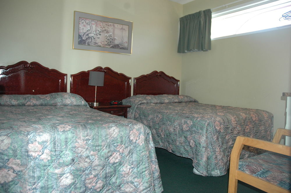 Spanish Villa Resort Penticton Buitenkant foto